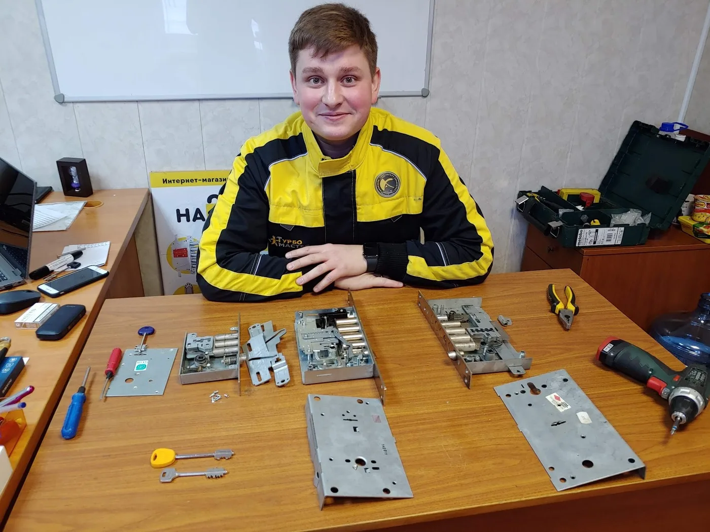Обучение вскрытию замков — мастер TurboLock за разбором замков
